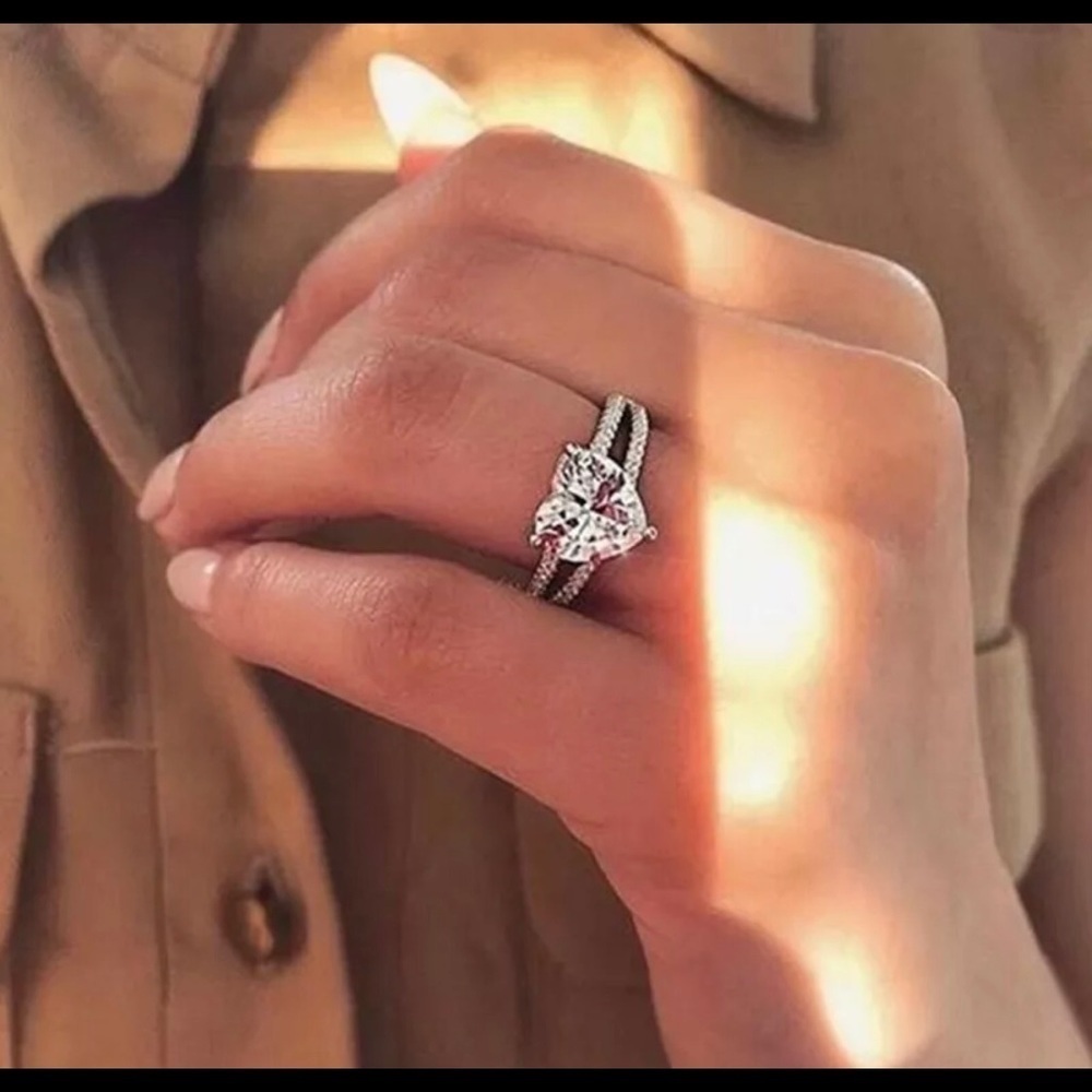 GORGEOUS DIAMOND HEART RING ELEGANT - Picture 3 of 9